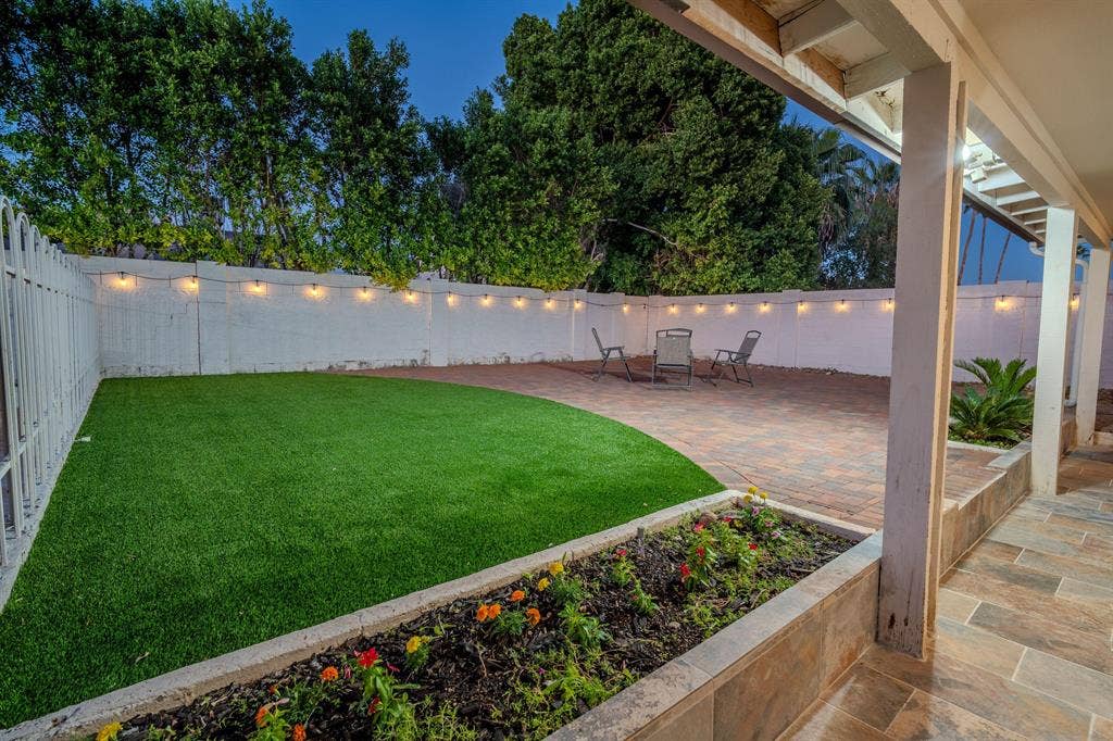 9 BR in Glendale
