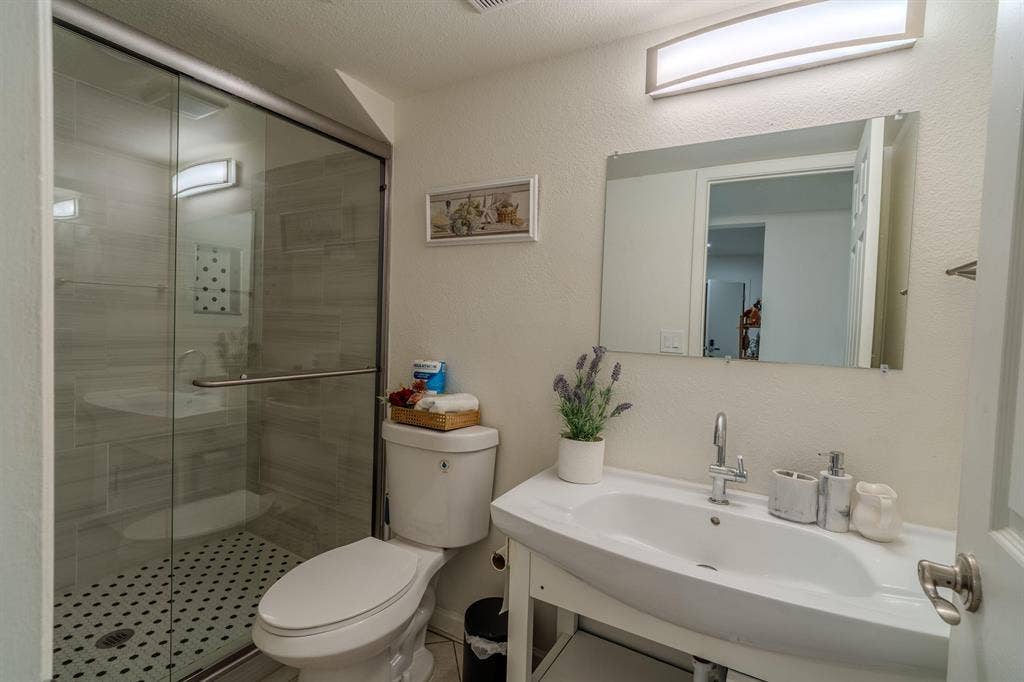9 BR in Glendale
