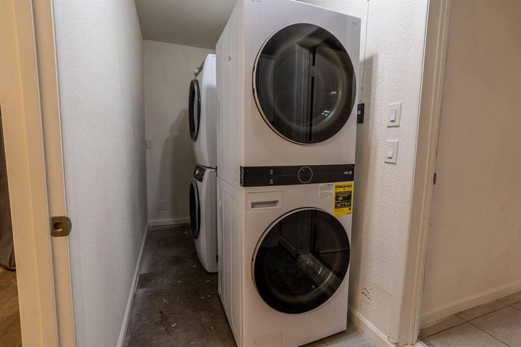 9 BR in Glendale
