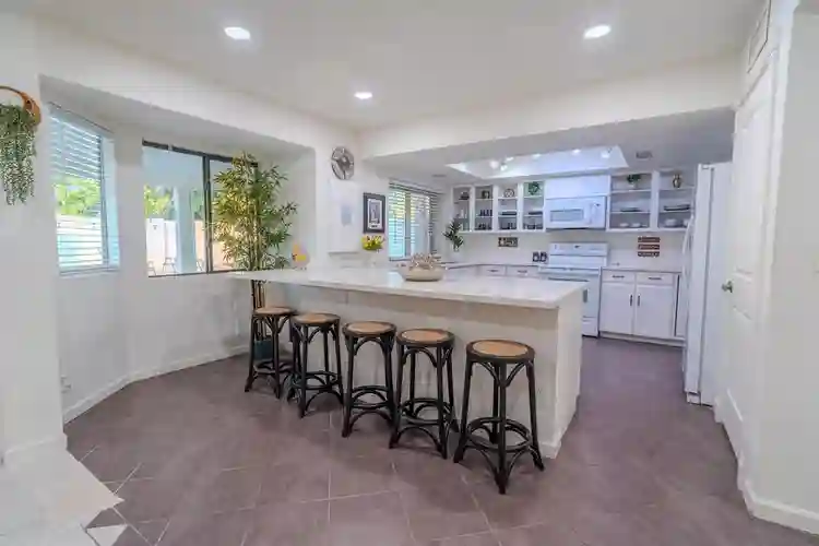 9 BR in Glendale