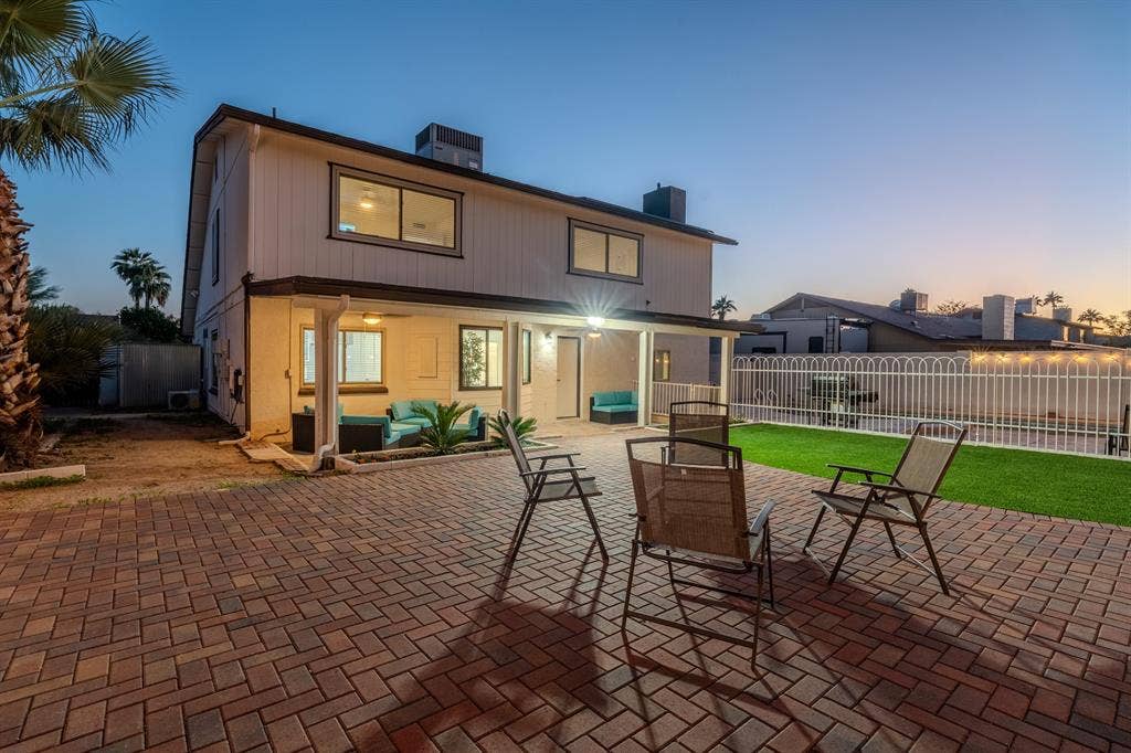 9 BR in Glendale