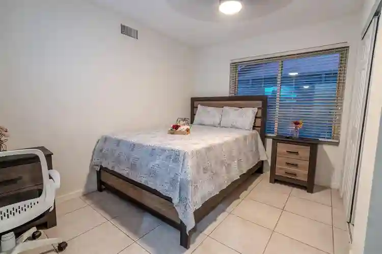 9 BR in Glendale