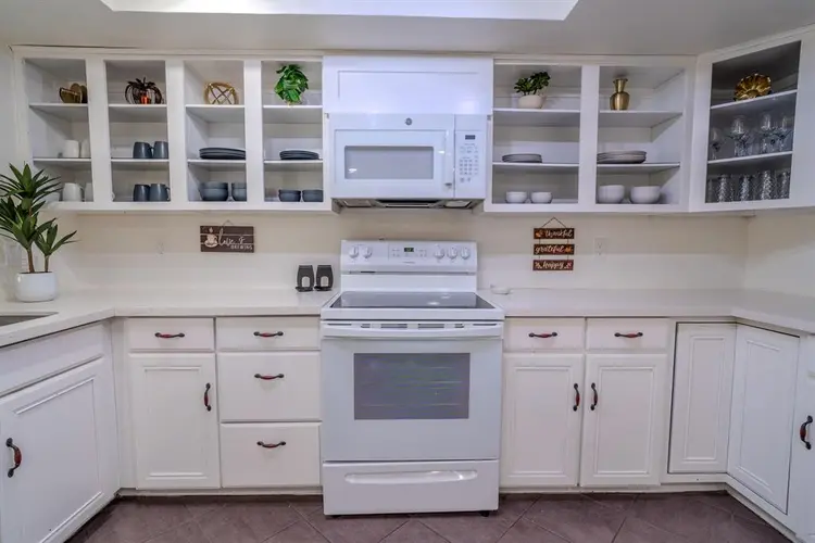 9 BR in Glendale
