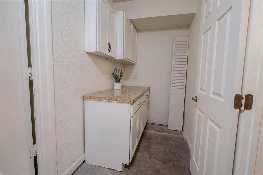 9 BR in Glendale