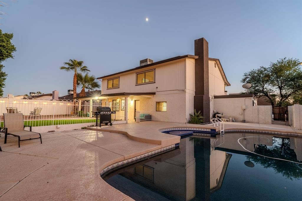 9 BR in Glendale