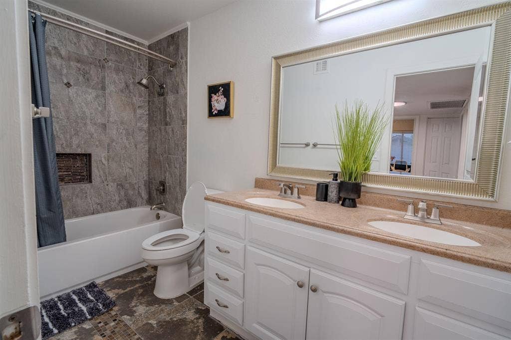 9 BR in Glendale