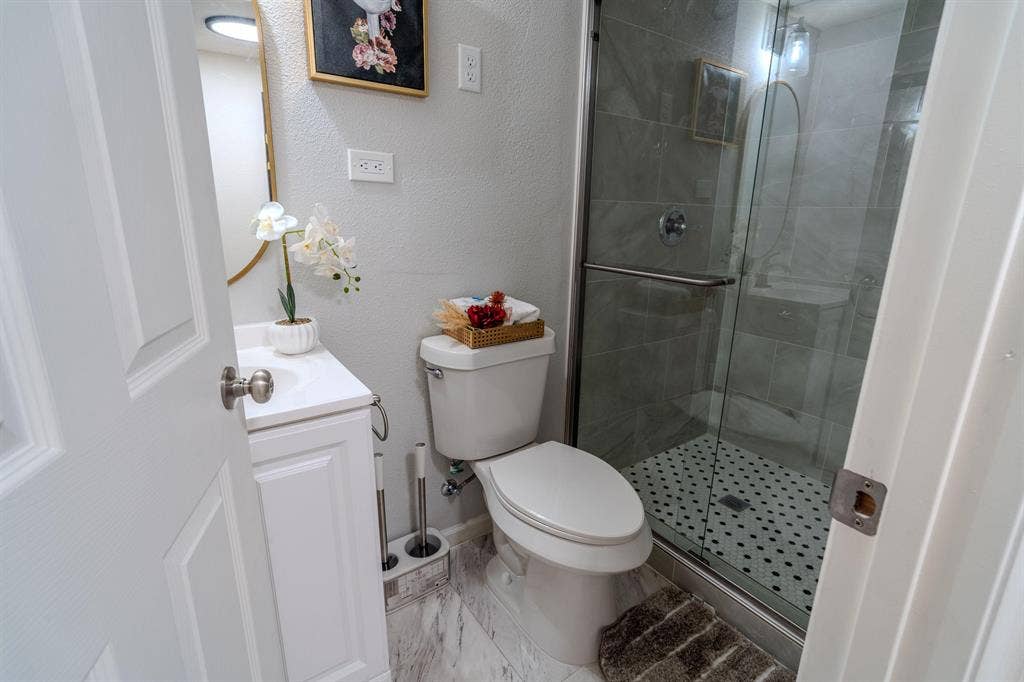 9 BR in Glendale