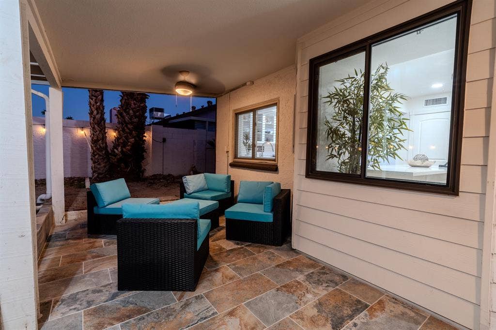 9 BR in Glendale