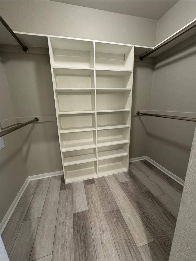 Private master bedroom for rent !