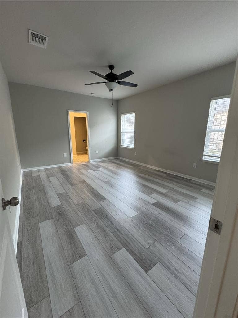 Private master bedroom for rent !