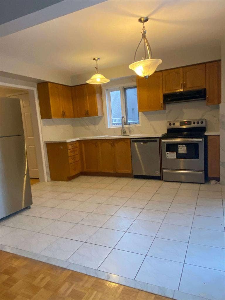 Rent Central Mississauga Detached