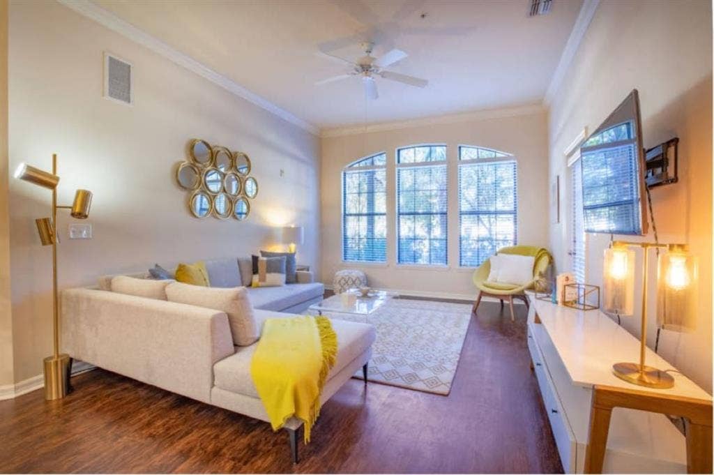 Luxury Apt Near UF vet