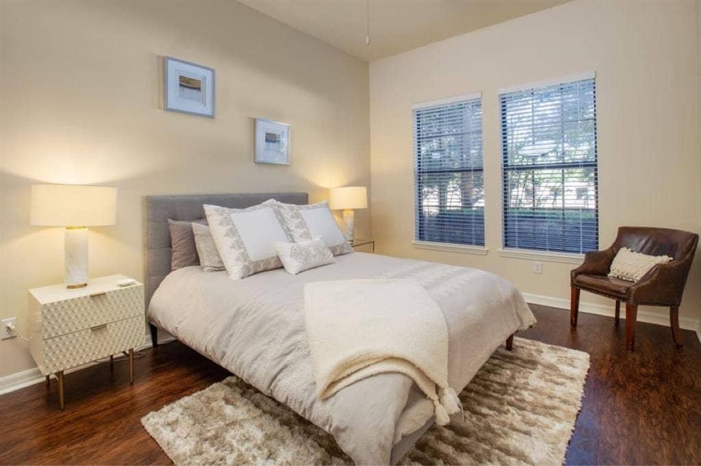 Luxury Apt Near UF vet