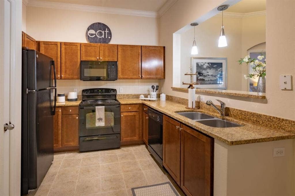 Luxury Apt Near UF vet