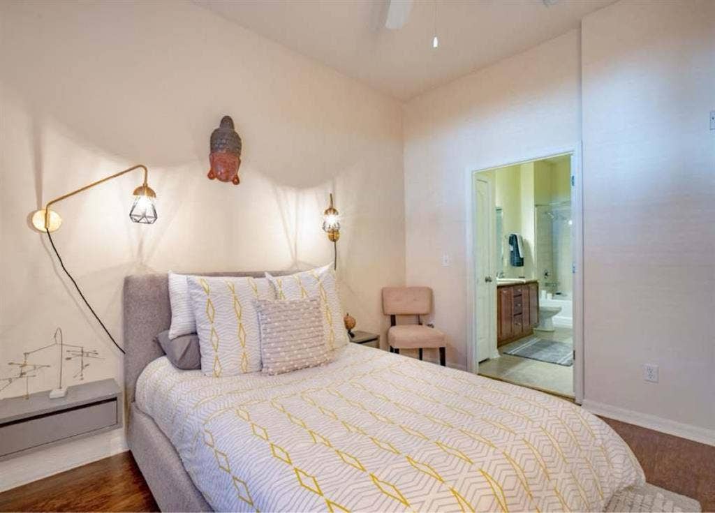 Luxury Apt Near UF vet