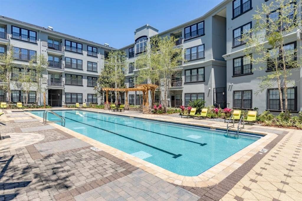 Luxury Apt Near UF vet