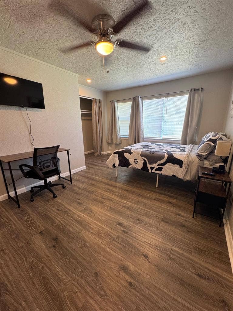 10 BR in Houston