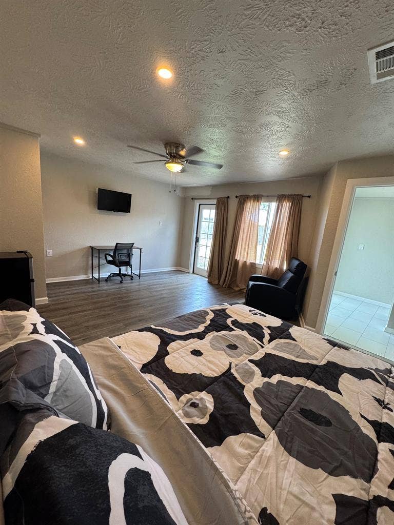 10 BR in Houston