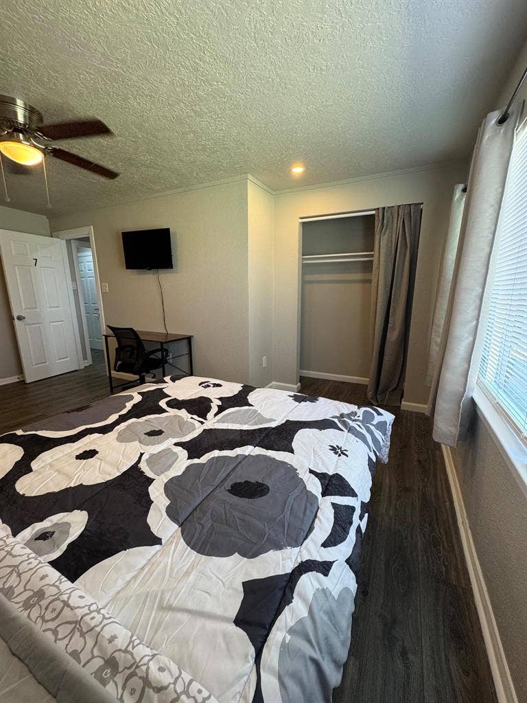 10 BR in Houston