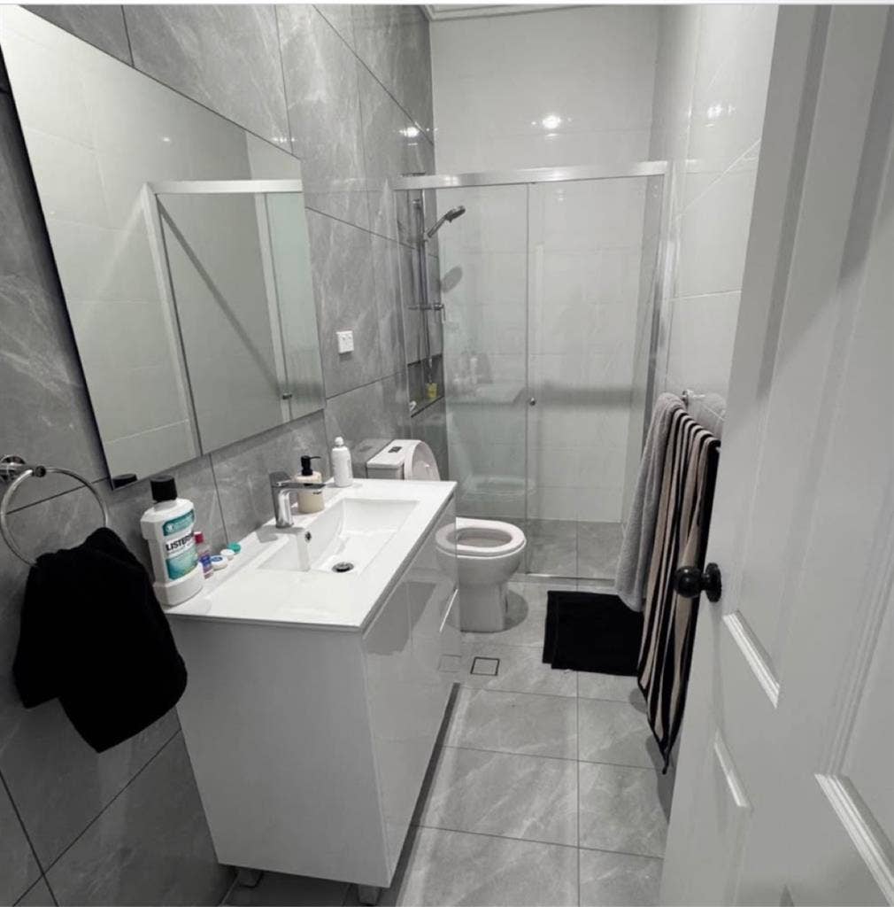 Rooms in fully renovated apartment