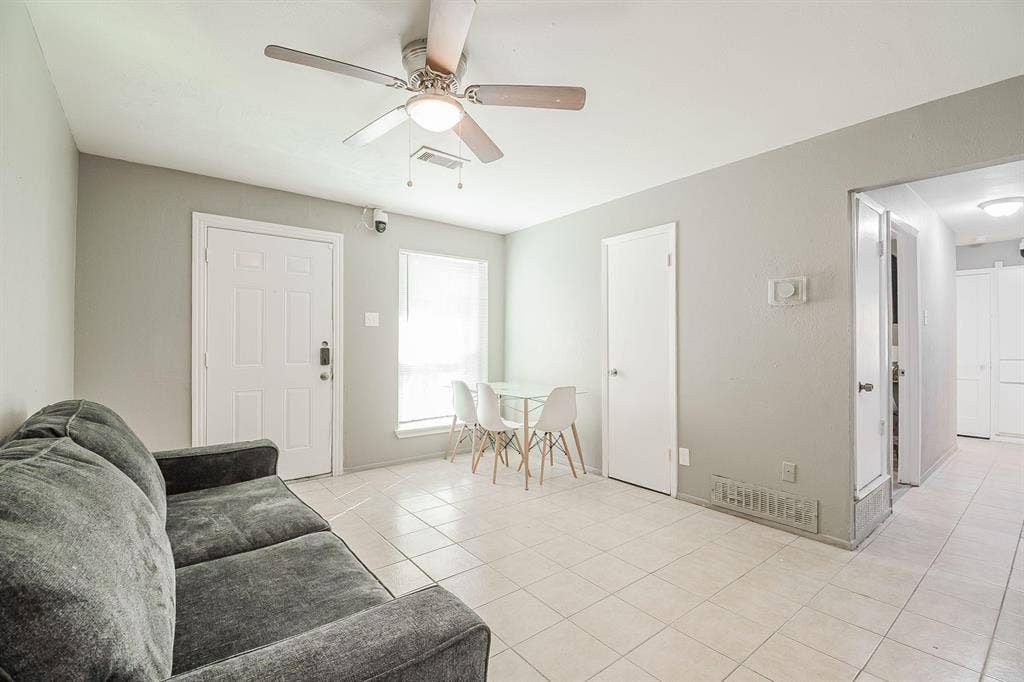 6 BR in Dallas