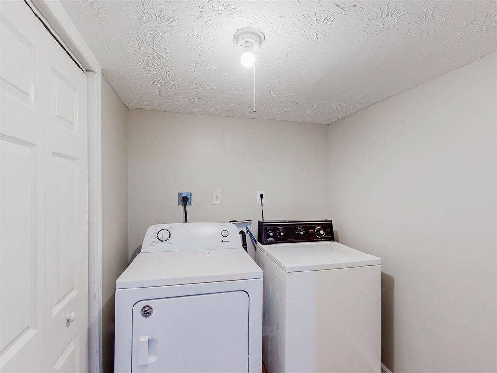 7 BR in Stone Mountain