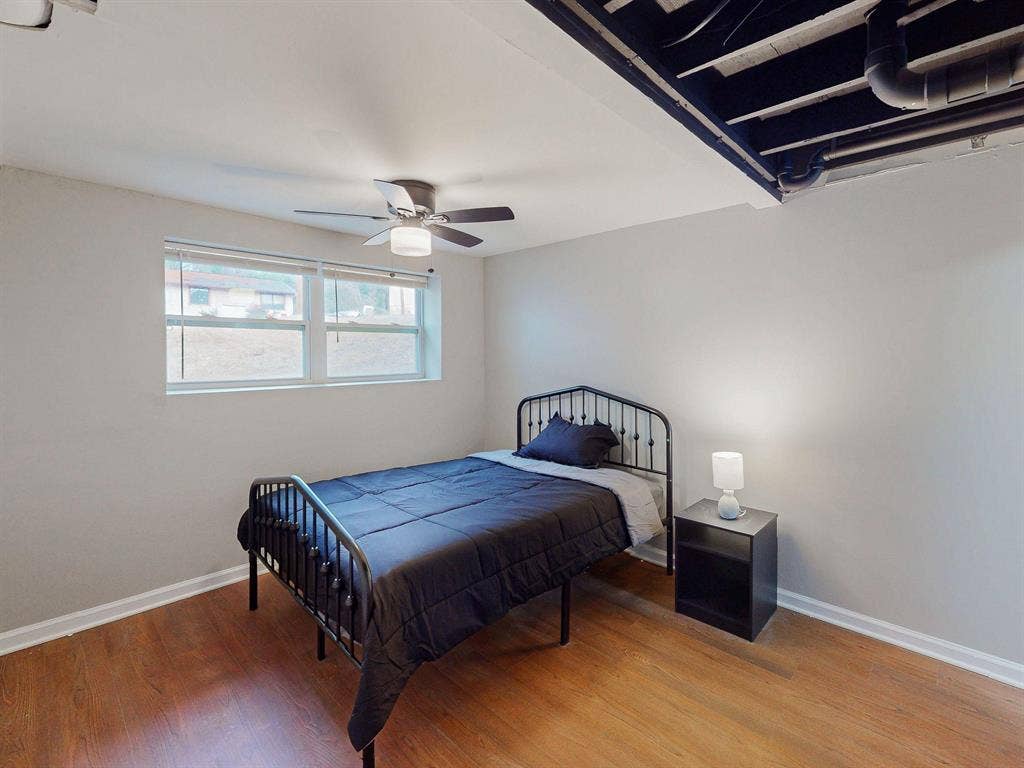 7 BR in Stone Mountain