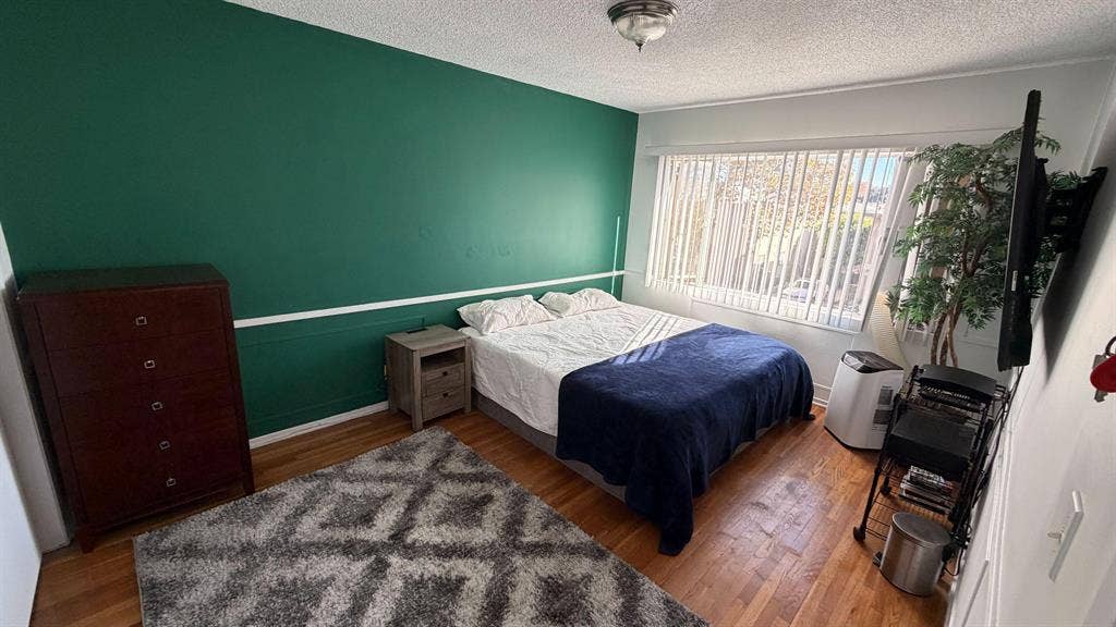 3 BR in Los Angeles