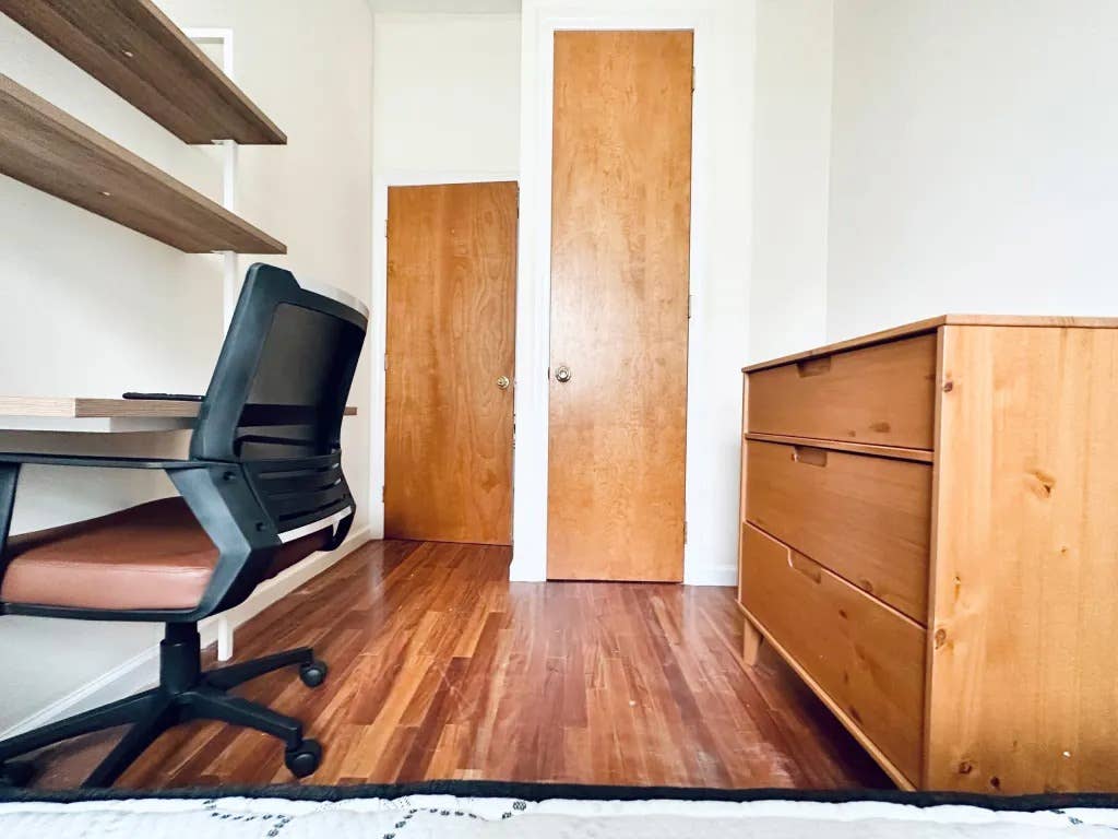 Furnished Room I min to Manhattan
