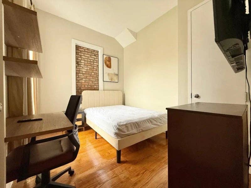Furnished Room I min to Manhattan