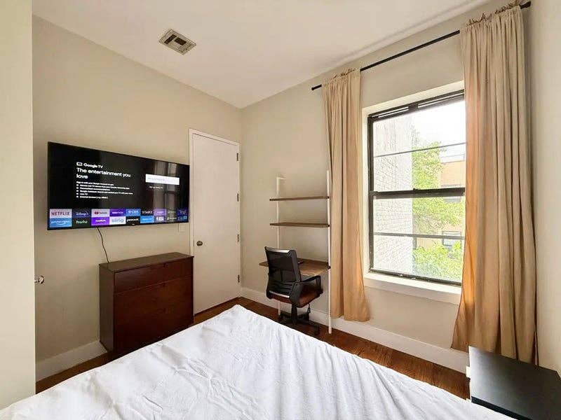Furnished Room I min to Manhattan