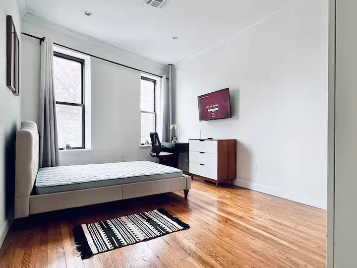 Furnished Room I min to Manhattan