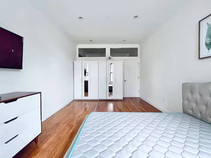 Furnished Room I min to Manhattan