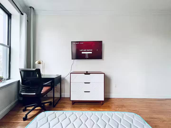 Furnished Room I min to Manhattan