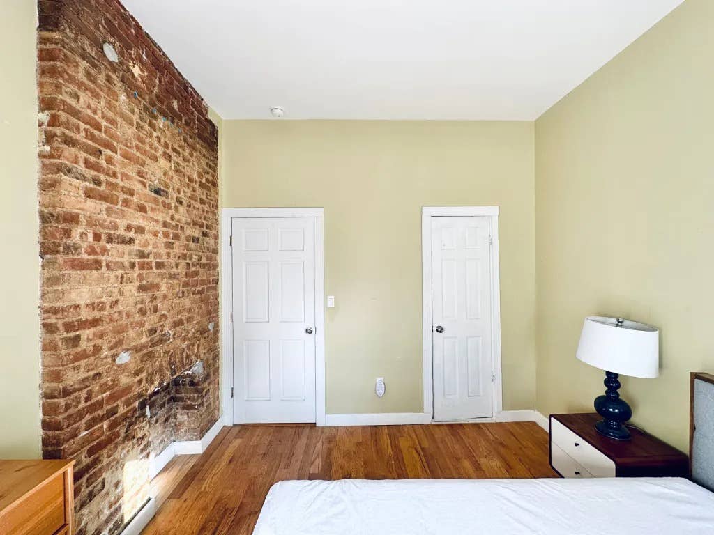 Furnished Room I min to Manhattan