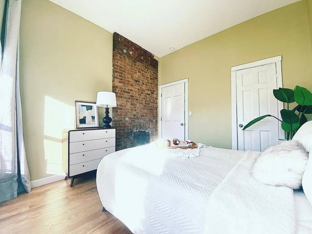 Furnished Room I min to Manhattan