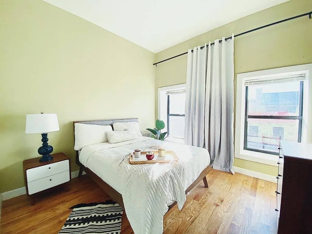 Furnished Room I min to Manhattan