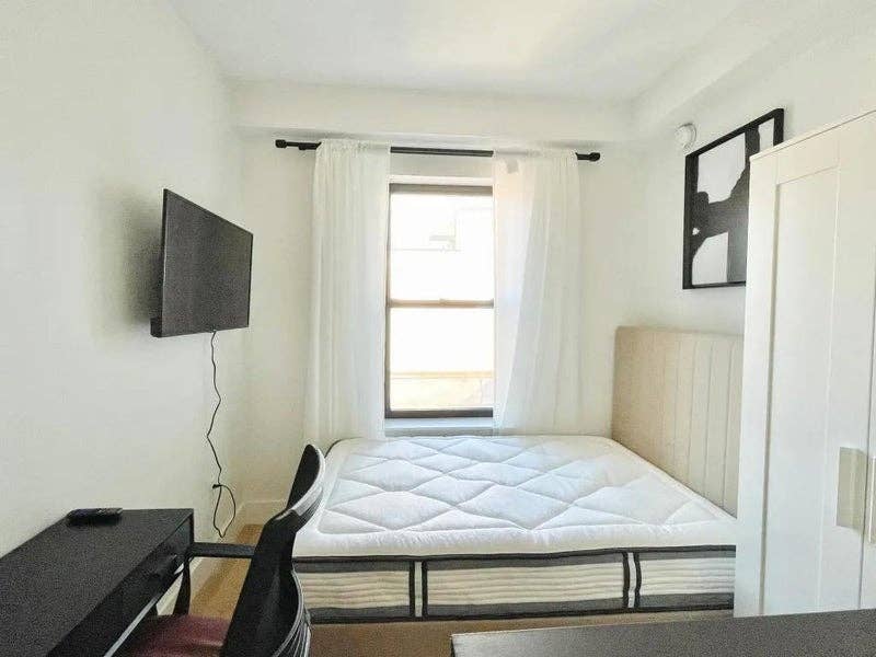 Furnished Room I min to Manhattan