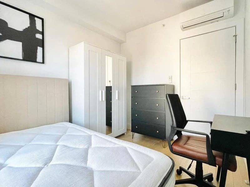 Furnished Room I min to Manhattan