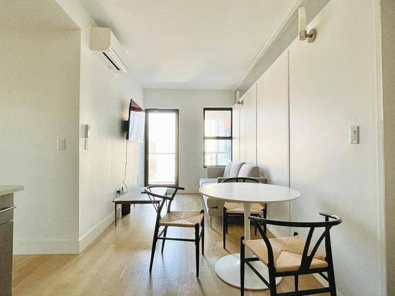 Furnished Room I min to Manhattan