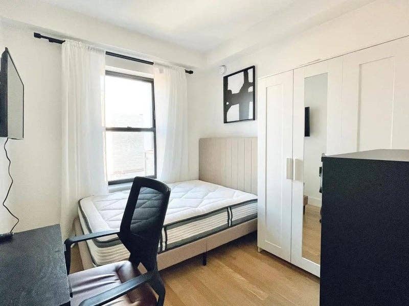 Furnished Room I min to Manhattan