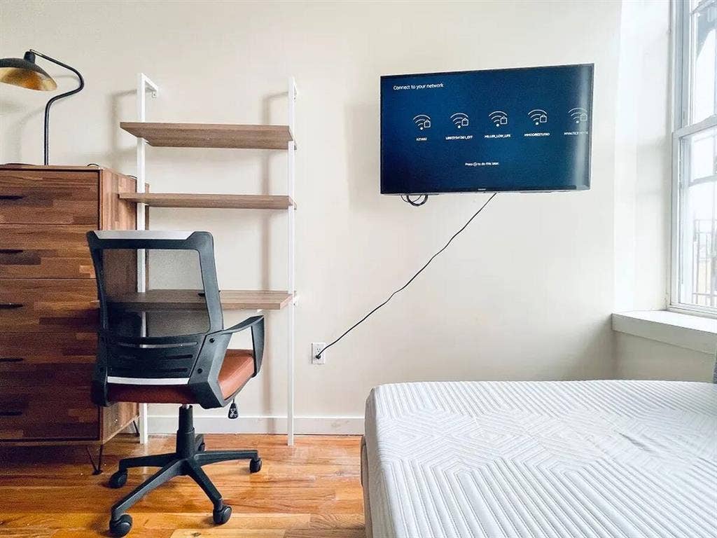 Furnished Room I min to Manhattan