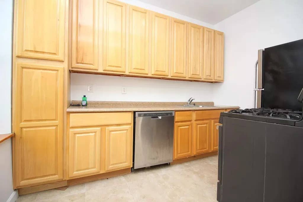 Furnished Room I min to Manhattan