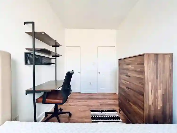 Furnished Room I min to Manhattan
