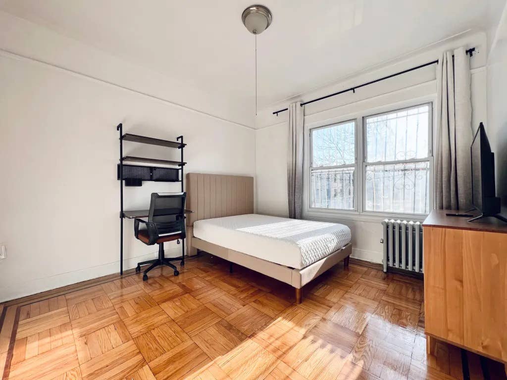 Furnished Room I min to Manhattan