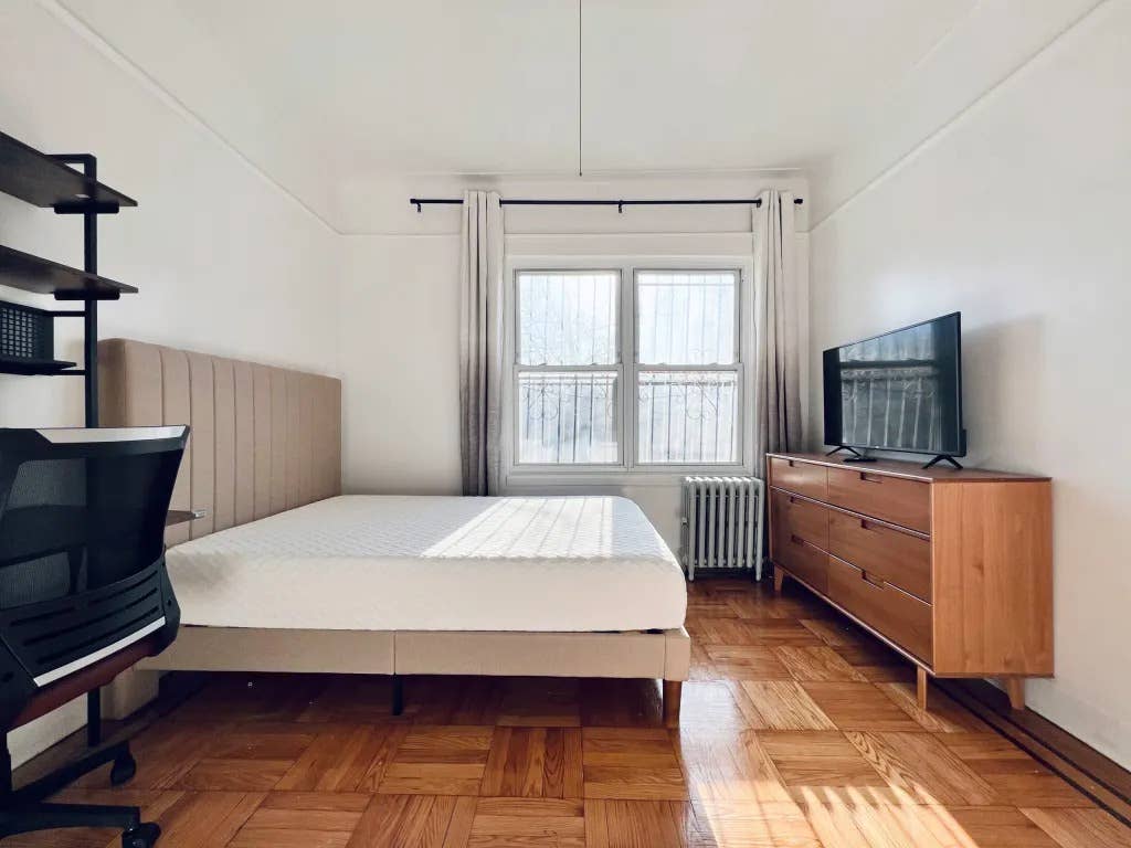 Furnished Room I min to Manhattan