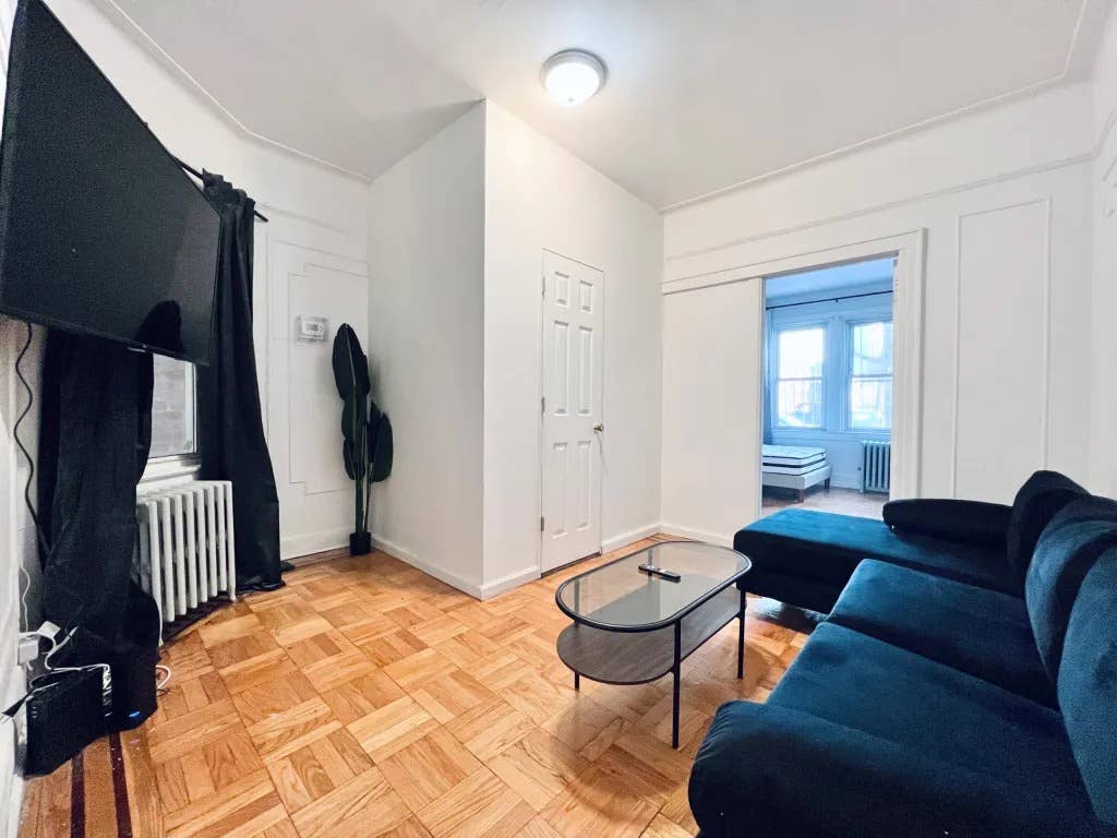 Furnished Room I min to Manhattan