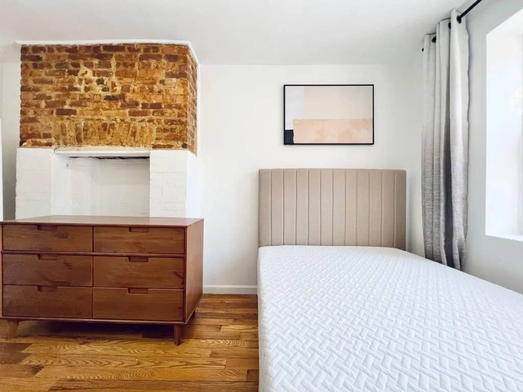 Furnished Room I min to Manhattan