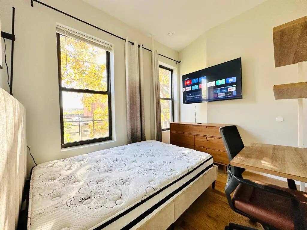 Furnished Room I min to Manhattan