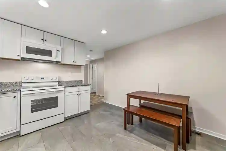 5 BR in Petersburg